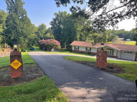 5770 Wesley St, Hickory, NC 28601