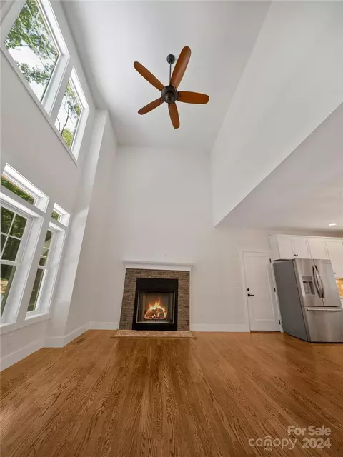 Living - 359 Tip Top Rd, Brevard, NC 28712 photo 2 of 4