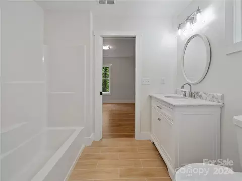 Bath - 359 Tip Top Rd, Brevard, NC 28712 photo 10 of 12