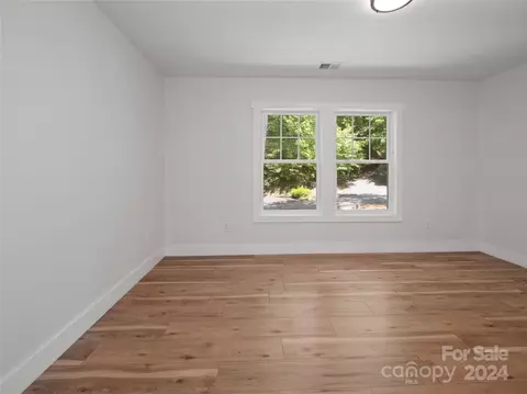 Bedroom - 359 Tip Top Rd, Brevard, NC 28712 photo 3 of 7