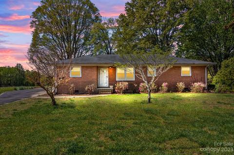 511 W Hoke St, Landis, NC 28088
