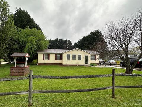 3705 34th St, Hickory, NC 28601 photo 1