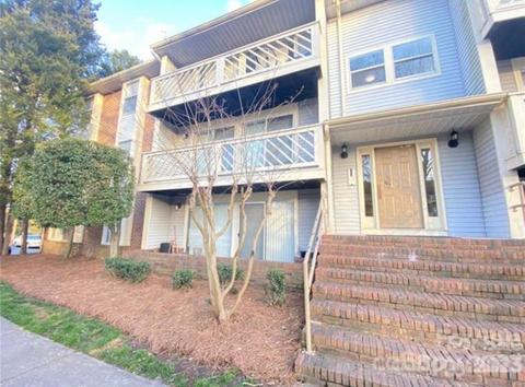 9530 Shannon Green Dr, Charlotte, NC 28213