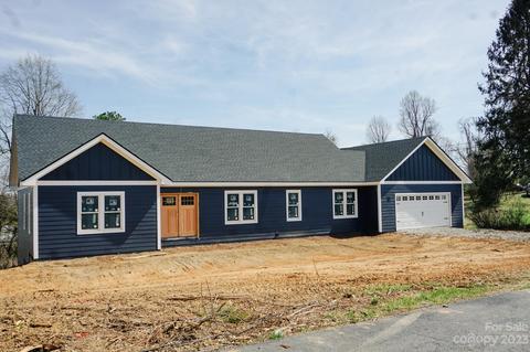 128 Fates Cir, Flat Rock, NC 28731