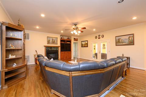 2389 Shang Ln, Conover, NC 28613 photo 17