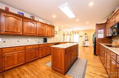 2389 Shang Ln, Conover, NC 28613 photo 21