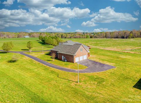 2389 Shang Ln, Conover, NC 28613 photo 3