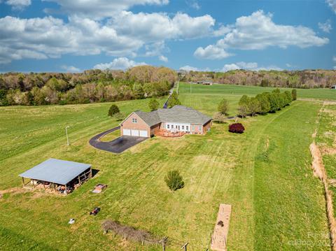 2389 Shang Ln, Conover, NC 28613 photo 4