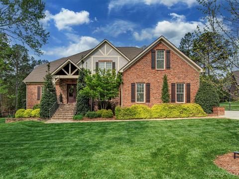 6211 Fox Chase Dr, Davidson, NC 28036