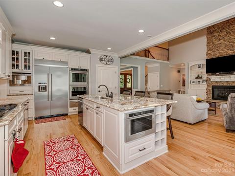 6211 Fox Chase Dr, Davidson, NC 28036 photo 9
