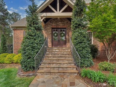 6211 Fox Chase Dr, Davidson, NC 28036 photo 2