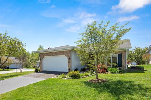 10 Country Meadows Ln, Hendersonville, NC 28792