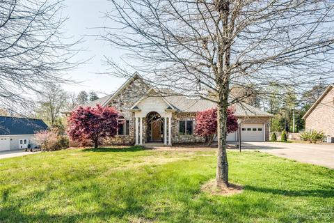 3043 Ninth Tee Dr, Newton, NC 28658