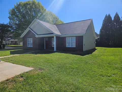 1138 Hipp Rd, Charlotte, NC 28216