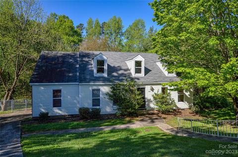 9135 Robert Frost Ln, Charlotte, NC 28213