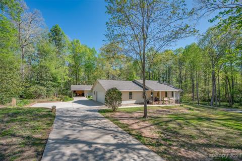 555 Brookwood Dr, Landrum, SC 29356