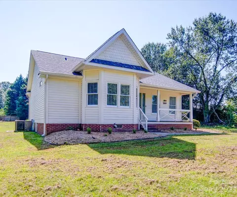 110 Foxworth Dr, Locust, NC 28097