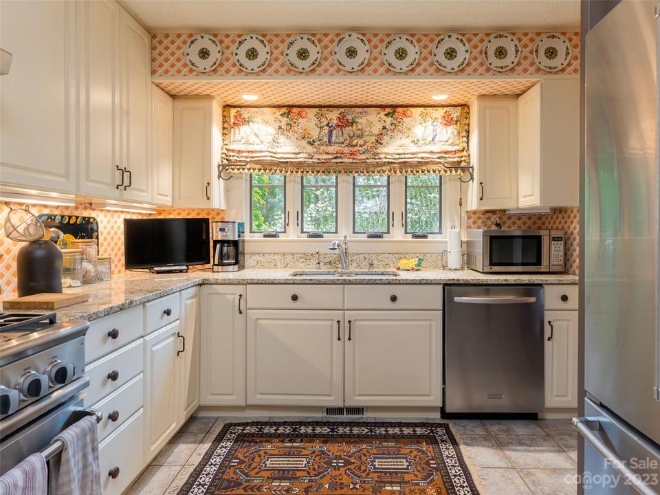  15 Hilltop Rd, Asheville, NC 28803 photo 24