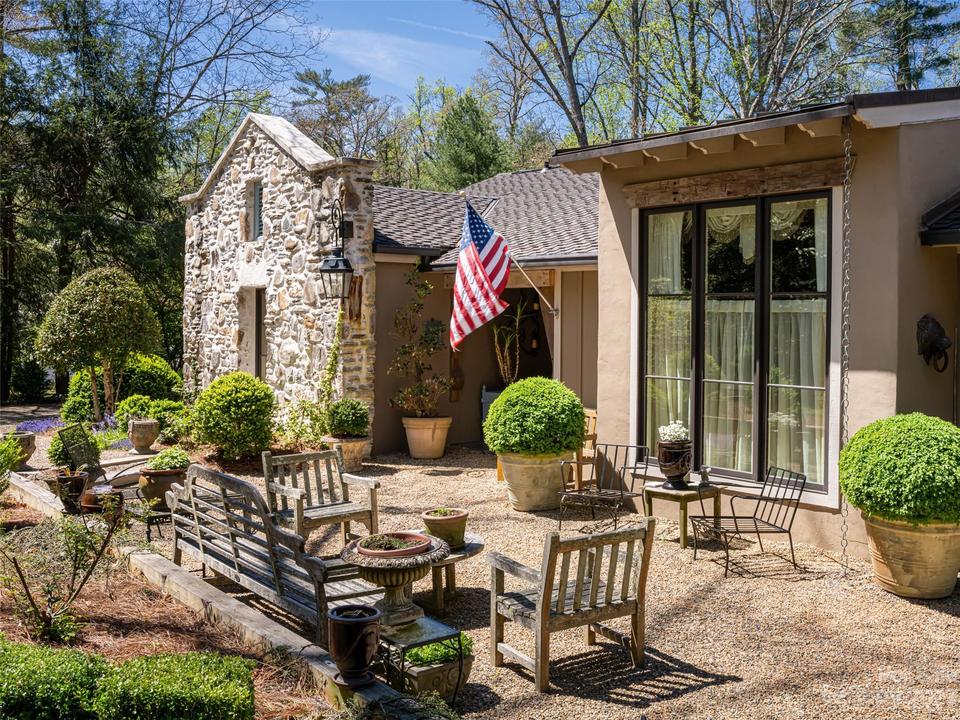  15 Hilltop Rd, Asheville, NC 28803 photo 2