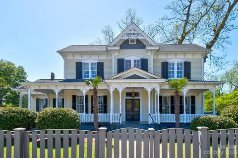 233 S Vanderhorst St, Winnsboro, SC 29180