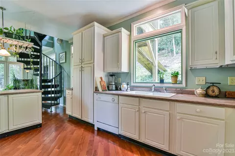 70 Old Place Rd, Hendersonville, NC 28792 photo 17