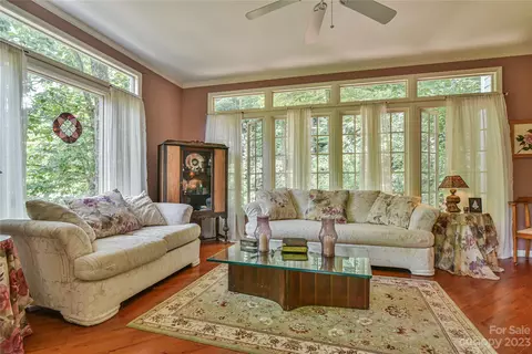 70 Old Place Rd, Hendersonville, NC 28792 photo 5