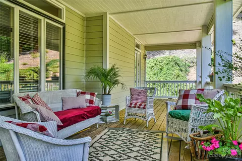 70 Old Place Rd, Hendersonville, NC 28792 photo 4