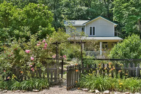 70 Old Place Rd, Hendersonville, NC 28792 photo 2