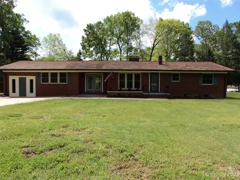 2158 Woodcroft Ln, Albemarle, NC 28001