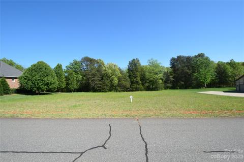 4 Jamesfield Dr, Rutherfordton, NC 28139