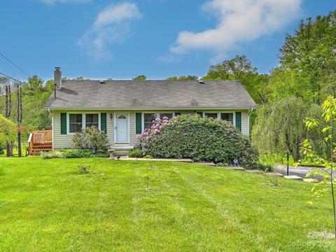 210 Pine Tree Ct, Candler, NC 28715
