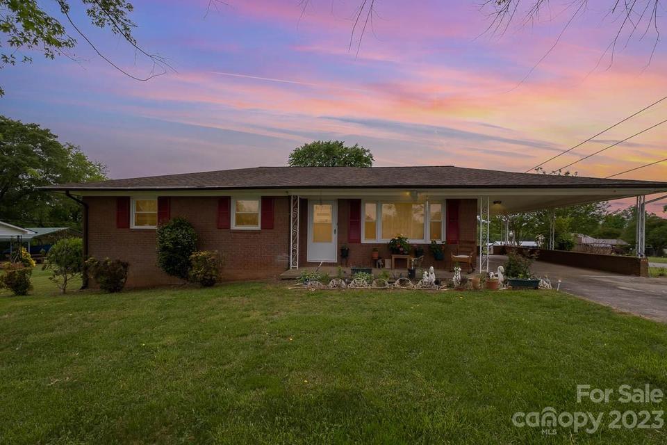 2705 Terrace Dr, Granite Falls, NC 28630 17 Photos Movoto