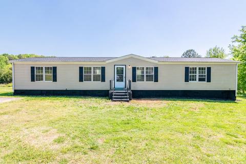 159 Village Point Dr, Statesville, NC 28625