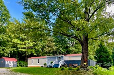 376 Highland Park Rd, East Flat Rock, NC 28726