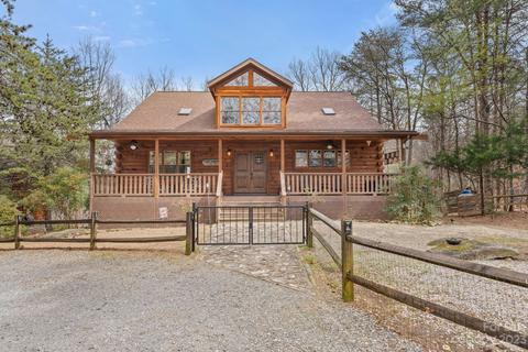675 Mcowenben Pass, Lake Lure, NC 28746