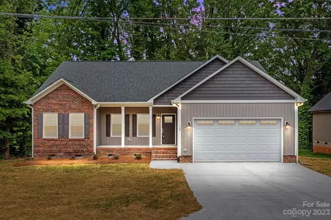 1105 Edgewood Ave, Kannapolis, NC 28081
