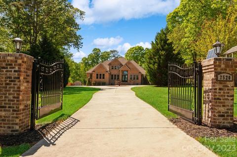 2520 Walker Rd, Matthews, NC 28105