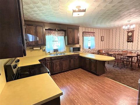 600 10th Sw St SW, Conover, NC 28613 photo 4