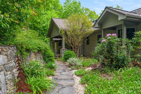 40 Hawks Lift Dr, Waynesville, NC 28786
