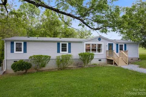 57 Bittersweet Dr, Hendersonville, NC 28792