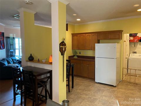 60 Pinnacle Dr, Waynesville, NC 28786