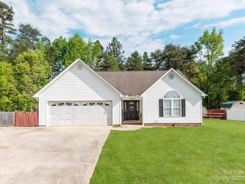 1050 Pinehaven Dr, Salisbury, NC 28146 photo 1