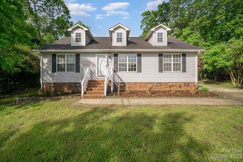 1136 Brigadoon Ct, Concord, NC 28025