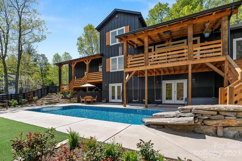 37 Nuthatch Ct, Fairview, NC 28730
