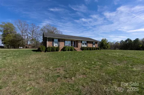 101 Mollie Irene Dr, Matthews, NC 28104