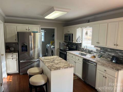 3342 Overbrook Dr, Conover, NC 28613 photo 2