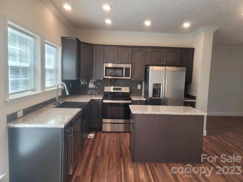 37 Hampton Hts, Canton, NC 28716 photo 3