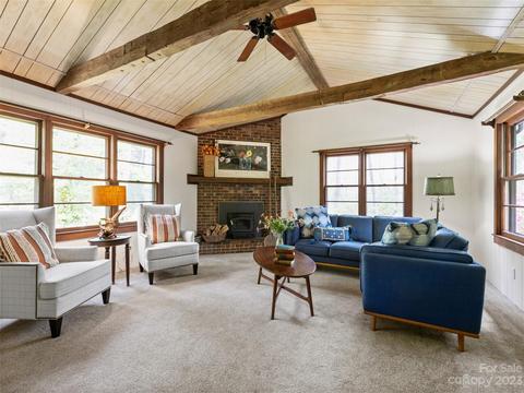 40 Kinross Dr, Flat Rock, NC 28731