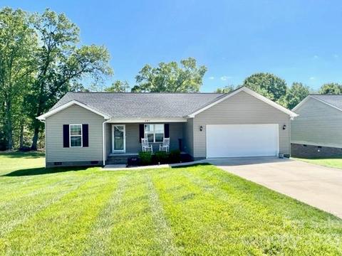 307 Green Meadows Dr, Taylorsville, NC 28681