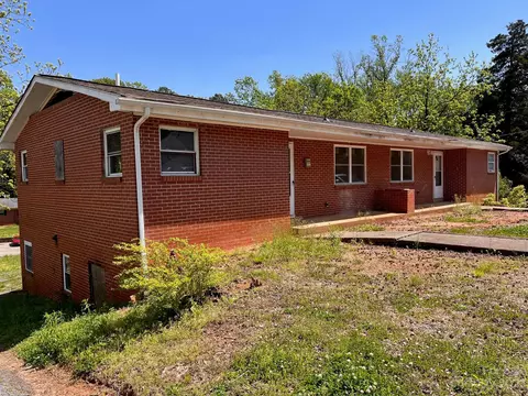 347 4th Se St SE, Hickory, NC 28602 photo 2